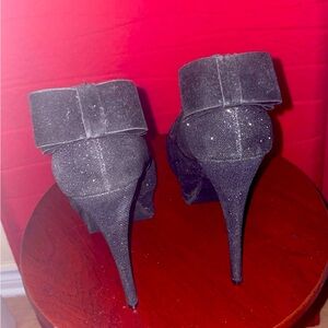 Talons noirs brillants / tacones negros
brillantes